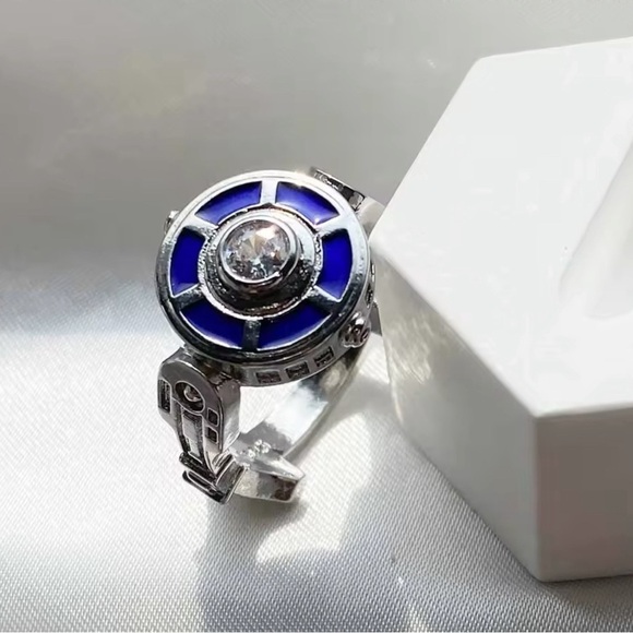 ⭐️NEW⭐️ 925 Sterling Silver Plated R2-D2 Shaped Ring With Center Diamond Stone - Picture 6 of 7